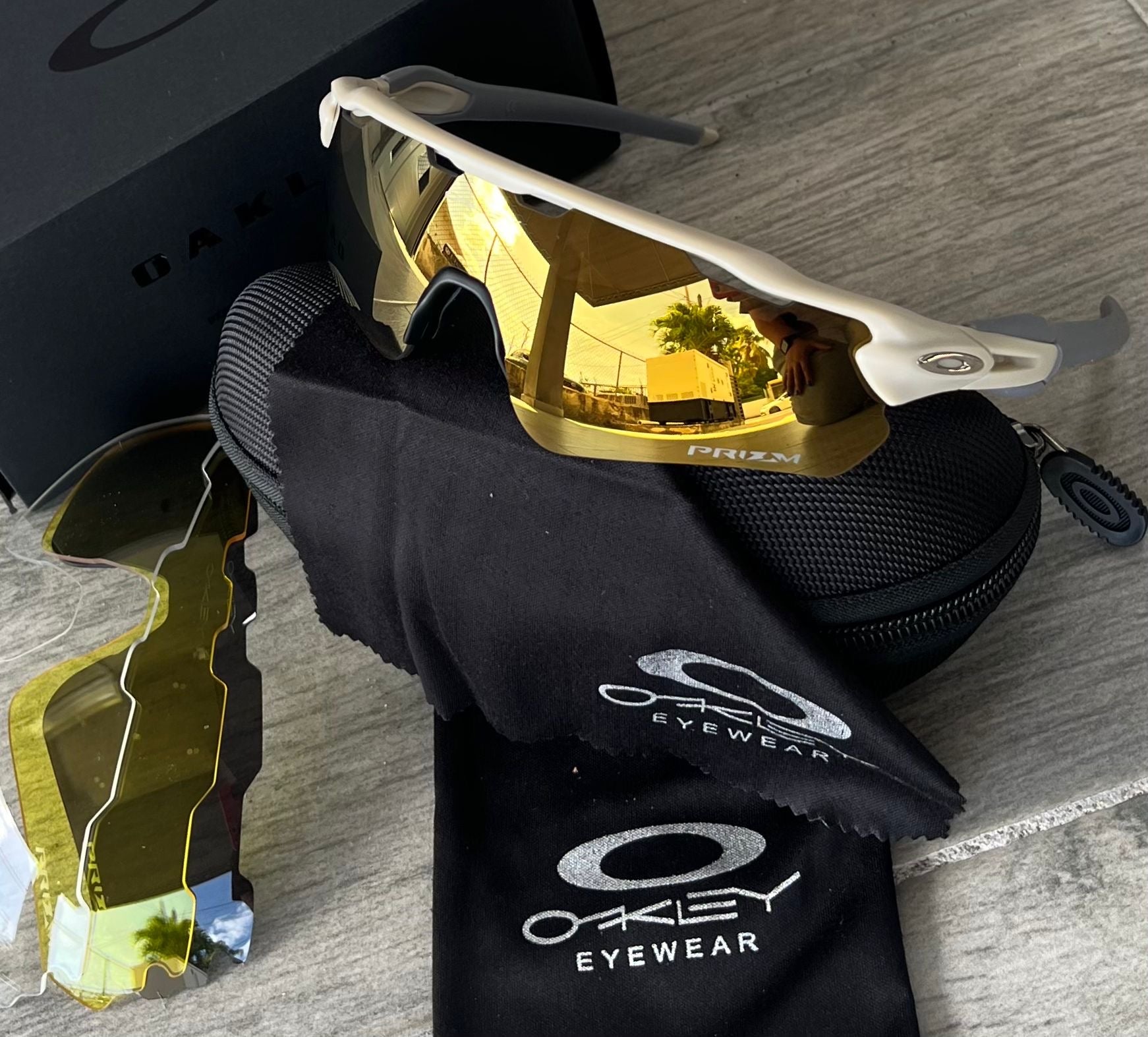 SUNGLASES Crema